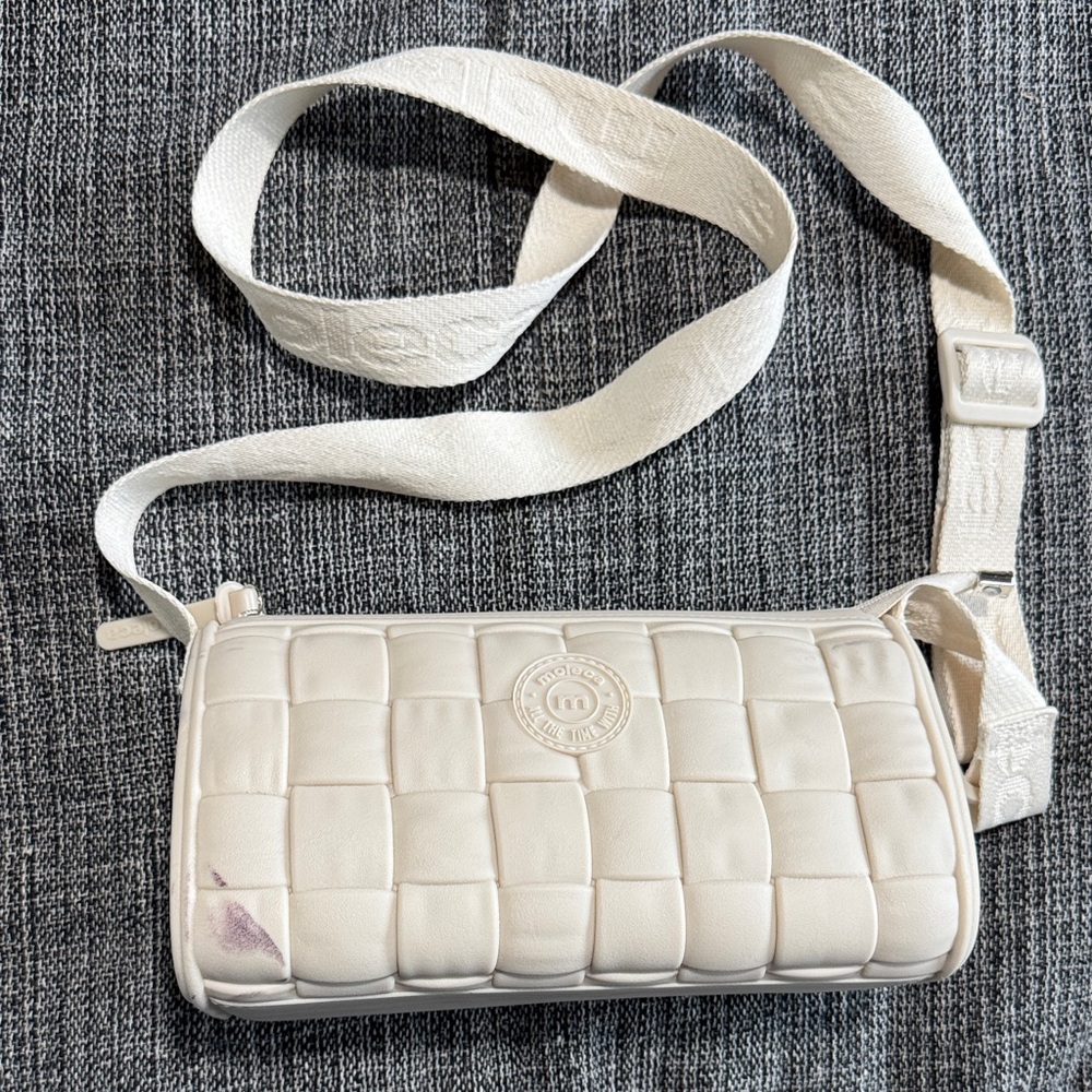 MOLECA - Cream rubber Quilted Crossbody Bag with zipper.